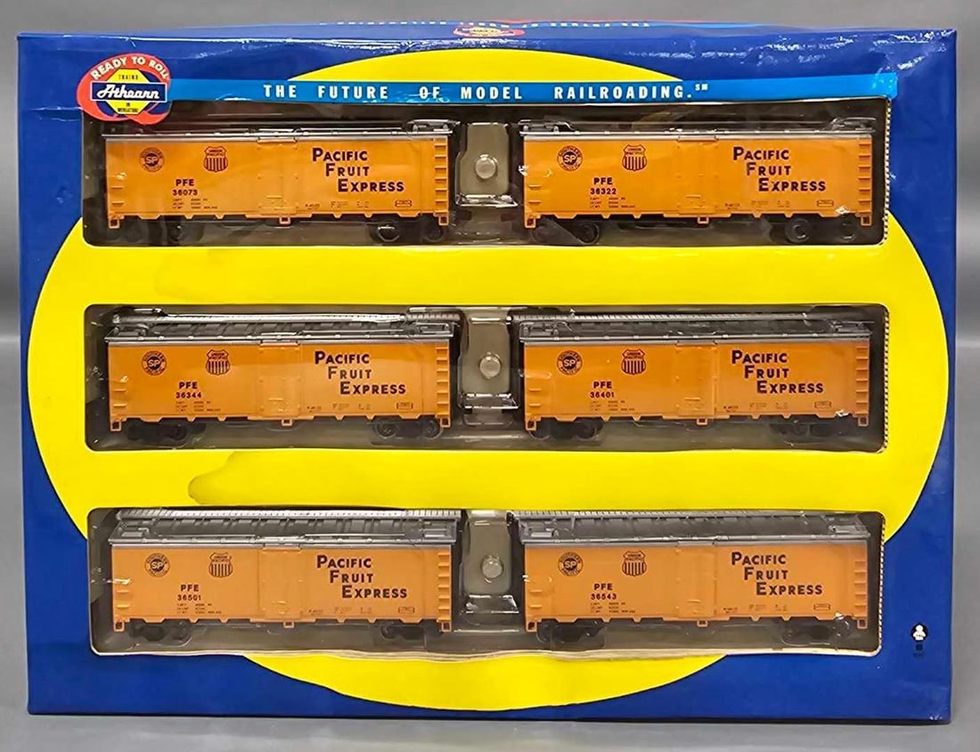 Athearn HO Pacific Fruit Express Steel Reefer in OB (1 of 6)