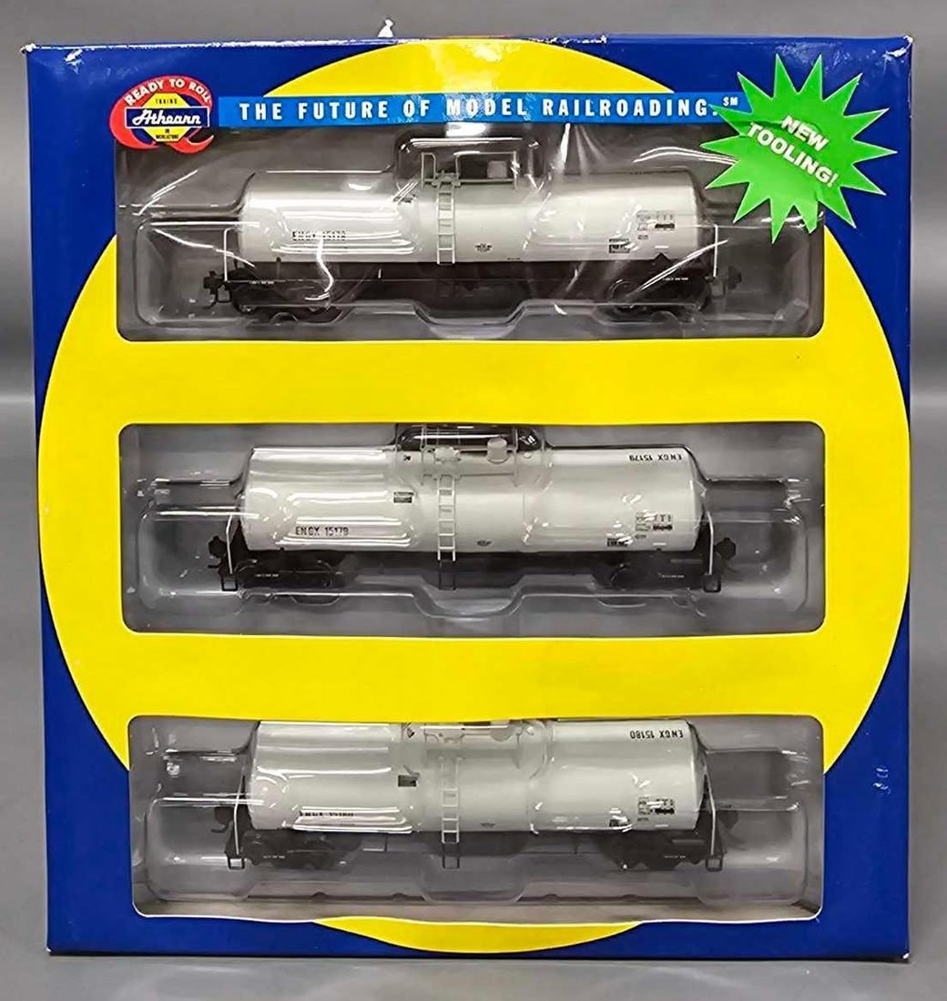 Athearn HO 3 Pack Engelhard Corporation Clay Tank Cars in OB: Athearn HO 3 Pack Engelhard Corporation Clay Tank Cars C9/10 stock number 94821 in a fair original box as seen in the photos.