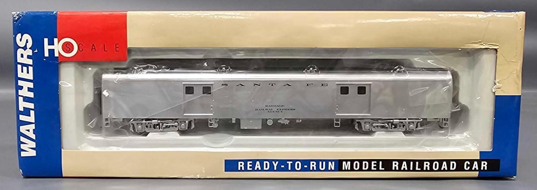 Walthers Pullman-Standard Baggage Car in OB (1 of 6)