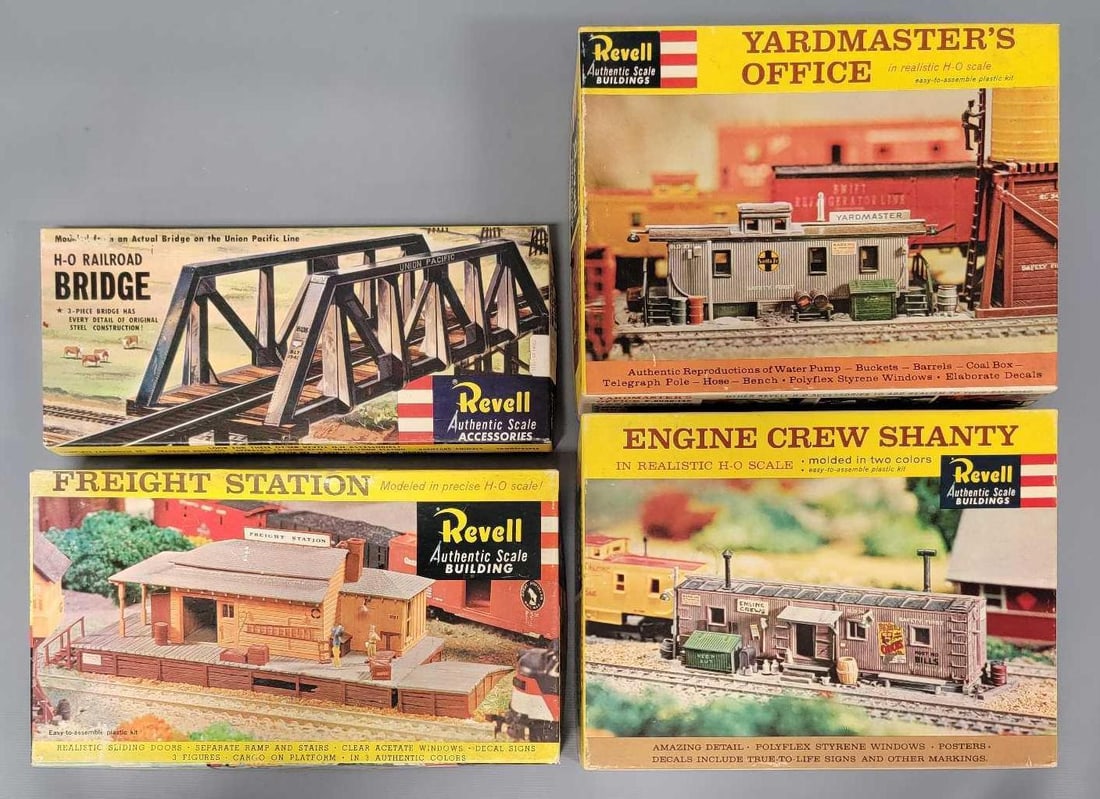 Four Revell HO building kits in original boxes (1 of 8)