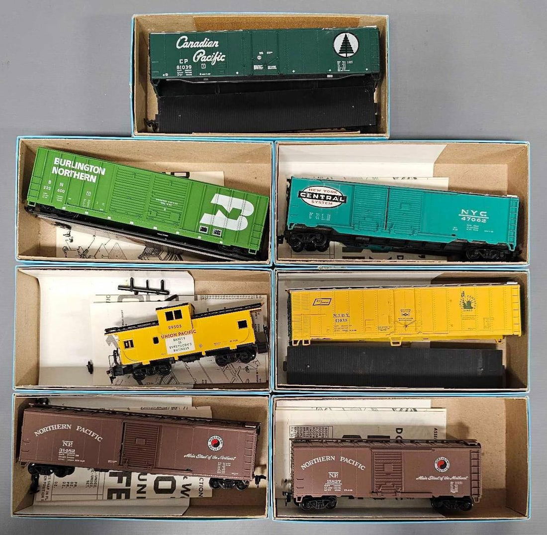 Seven unbuilt Athearn HO freight car kits in original boxes (1 of 4)