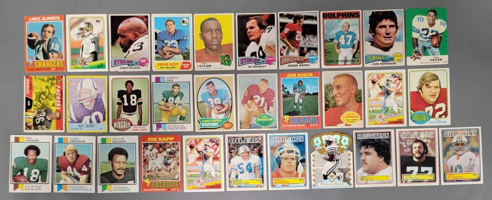 Group of 30 mixed year 1960-88 football cards with some stars: Group of 30 mixed year 1960-88 football cards with some stars in good to excellent condition as seen in the photos. Also includes a 31st card which is a 2001 Pacific Edgerrin James.