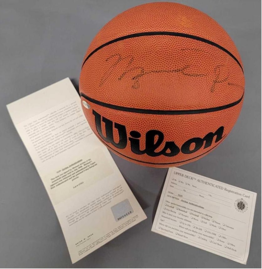 MICHAEL JORDAN AUTOGRAPHED BASKETBALL BY UPPER DECK AUTHENTICATED (1 of 15)