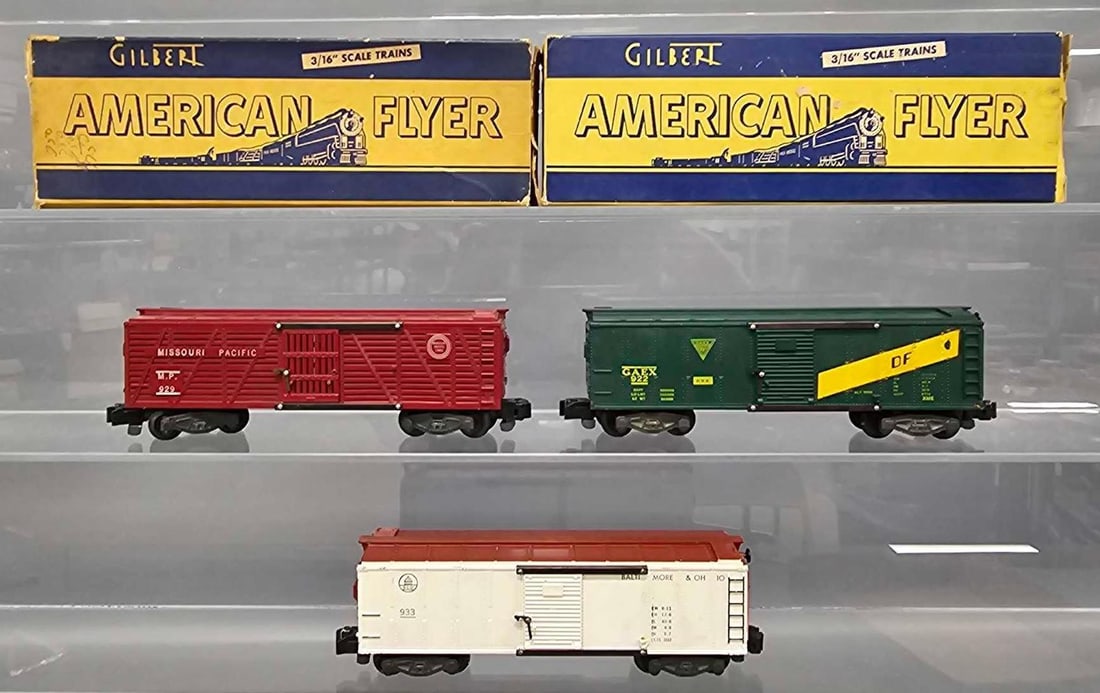 American Flyer S gauge 922 929 933 freight cars with two original boxes: Three American Flyer S gauge freight cars with two original boxes to include 922 GAEX box car with an excellent original box, 929 Missouri Pacific stock car and 933 Baltimore and Ohio box car with a f