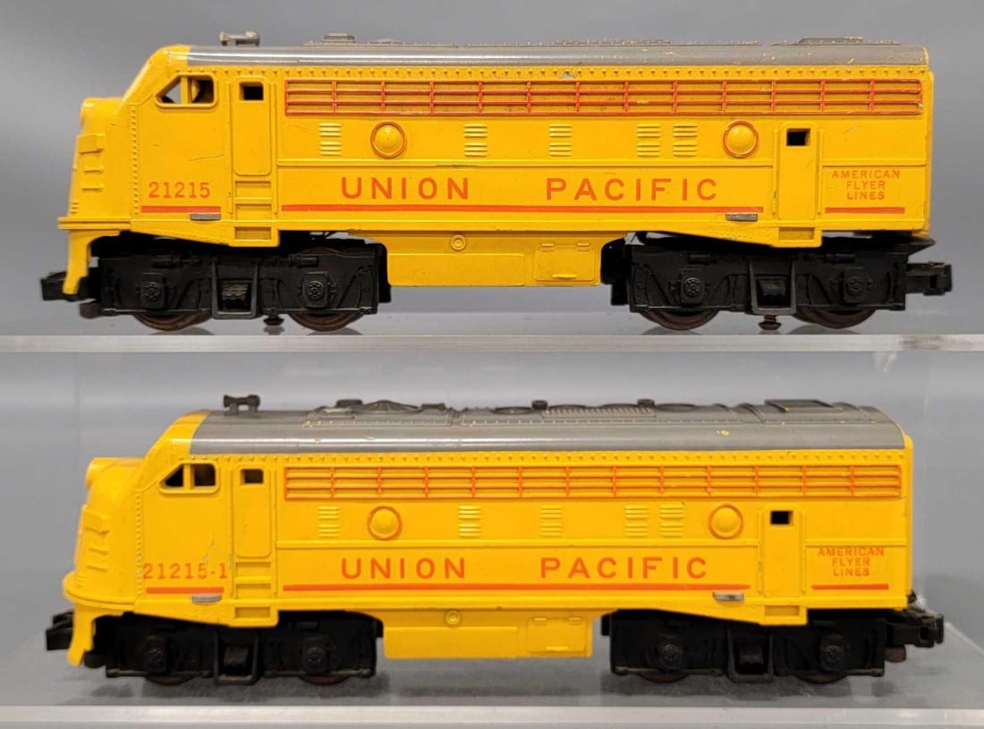 American Flyer S gauge 21215 21215-1 Union Pacific EMD F9 diesel locomotive AA set: American Flyer S gauge 21215 21215-1 Union Pacific EMD F9 diesel locomotive AA set. Both units show moderate run time and are clean with no cracked or broken parts