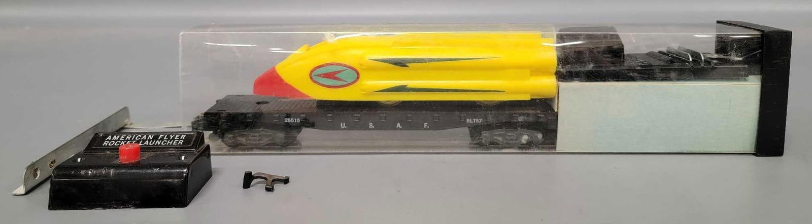 Unrun American Flyer S gauge 25515 rocket sled car in kleer pak (1 of 13)