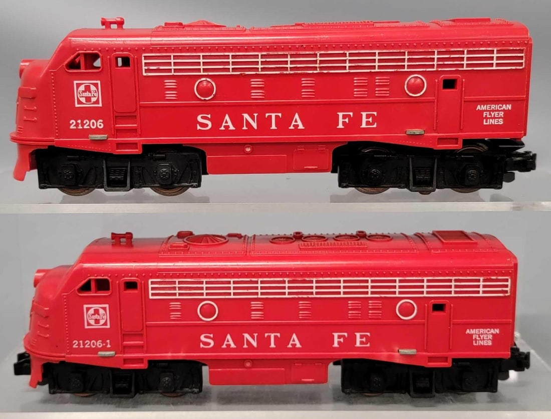 American Flyer S gauge 21206 21206-1 Santa Fe F9 diesel locomotive AA units: American Flyer S gauge 21206 21206-1 Santa Fe F9 diesel locomotive AA units, these show moderate run time and are C7 as seen in the photos.