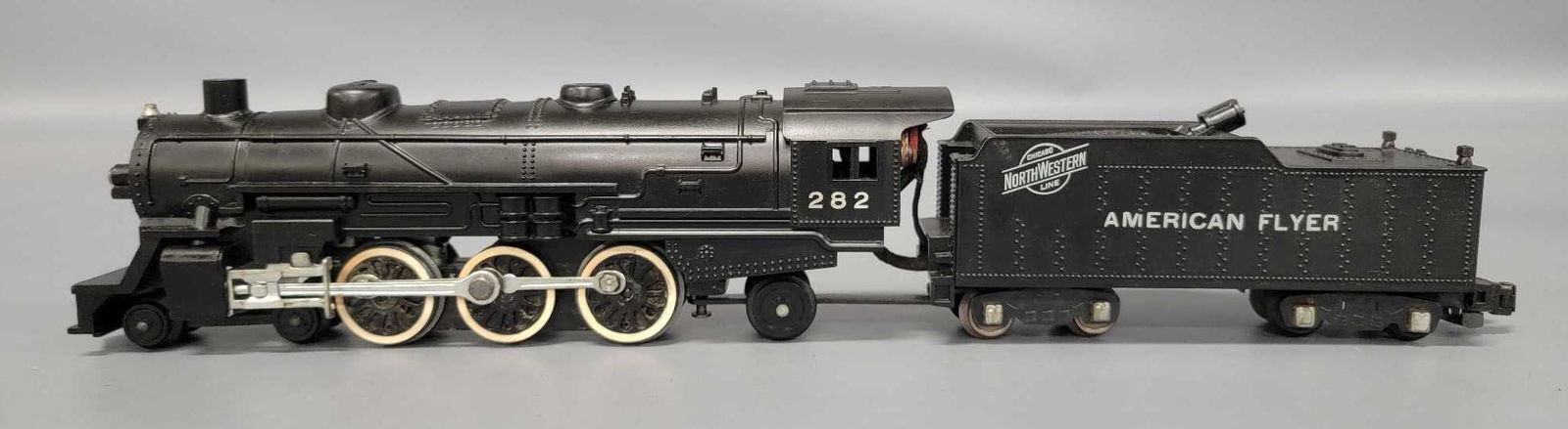 American Flyer S gauge 282 Chicago & Northwestern 4-6-2 steam locomotive: American Flyer S gauge 282 Chicago and Northwestern 4-6-2 steam locomotive, shows moderate run time and is C7 as seen in the photos.