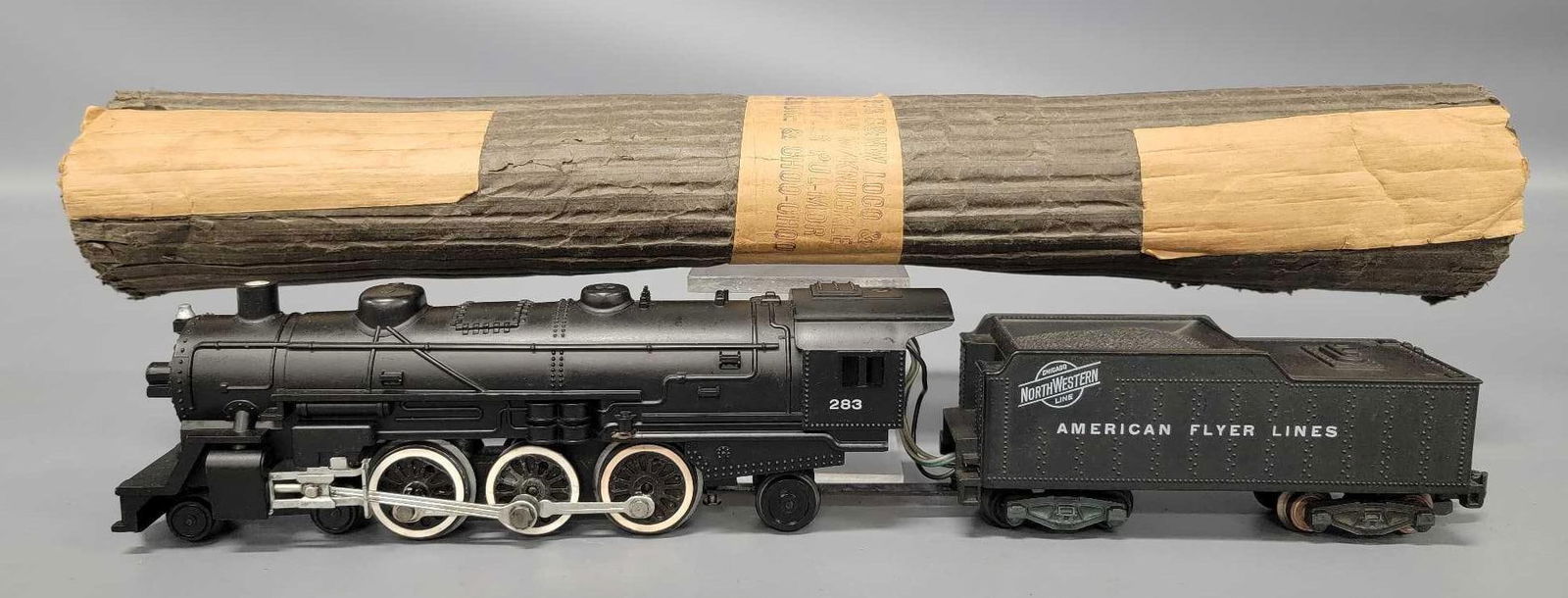 American Flyer S gauge 283 Chicago & Northwestern 4-6-2 steam locomotive: American Flyer S gauge 283 Chicago and Northwestern 4-6-2 steam locomotive, shows light run time and is C7 as seen in the photos.