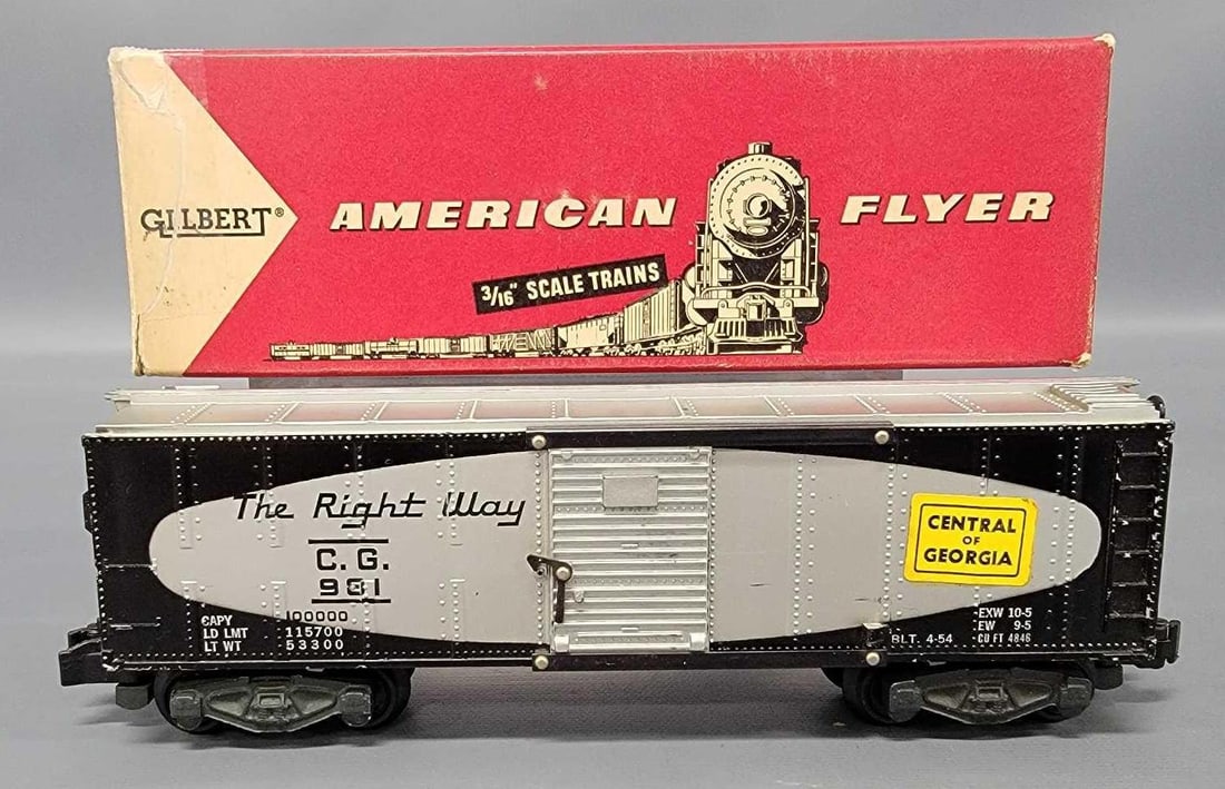 American Flyer S gauge 981 Central Of Georgia boxcar in original box: American Flyer S gauge 981 Central Of Georgia boxcar in original box, shows light to moderate run time and is C6-7 as seen in the photos.
