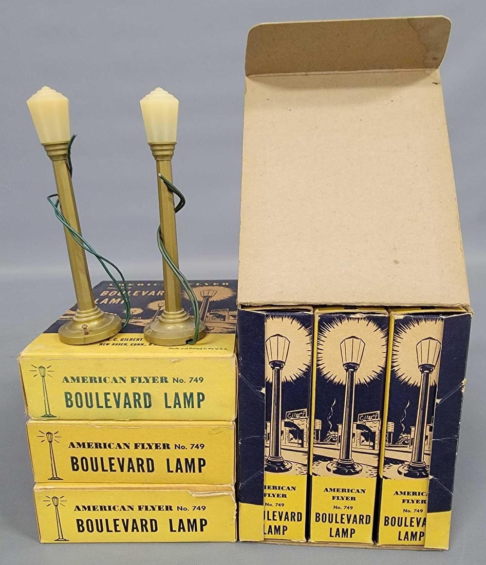 Four sets of American Flyer S gauge 749 boulevard lamps in original boxes (1 of 10)