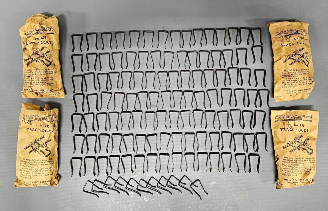 Large group of American Flyer S gauge track locks with four envelopes: Large group of American Flyer S gauge track locks with four envelopes. The envelopes are all full with clean locks to include 14, 16, 16 and 18 locks in the marked envelopes plus an extra 109 loose on