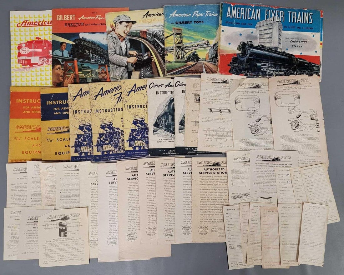 Group of mixed American Flyer original paperwork and catalogs: Group of mixed American Flyer original paperwork and catalogs in fair to very good condition as seen in the photos.