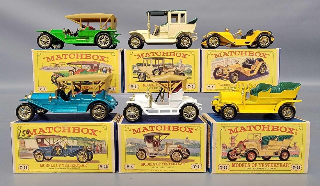 Six Matchbox MOY cars in original box (1 of 12)