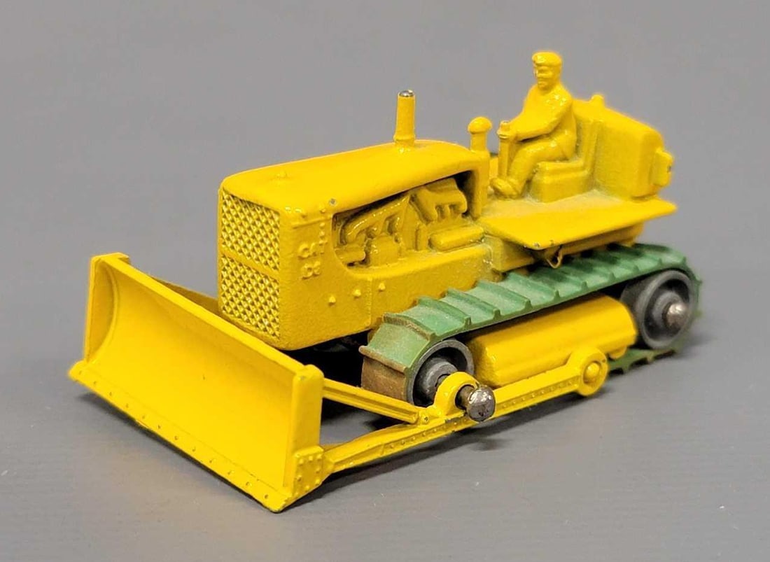 Matchbox 8 Caterpillar Tractor (1 of 7)