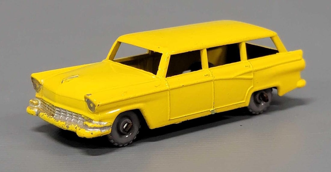 Matchbox 31 American Ford Station Wagon (1 of 7)