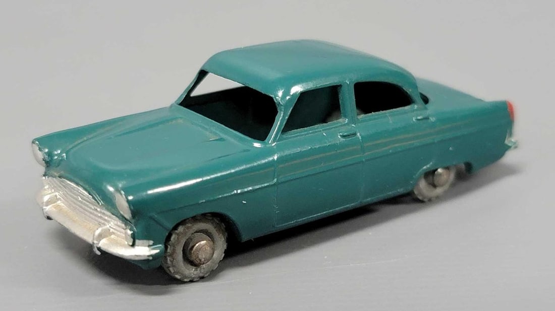 Matchbox 33 Ford Zodiac: Matchbox 33 Ford Zodiac with steel wheels in excellent condition, without original box as seen in the photos.