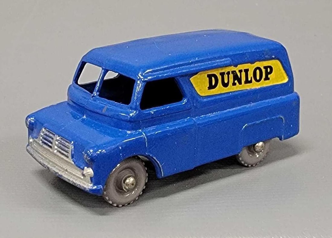 Matchbox 25 Bedford Dunlop Van (1 of 7)