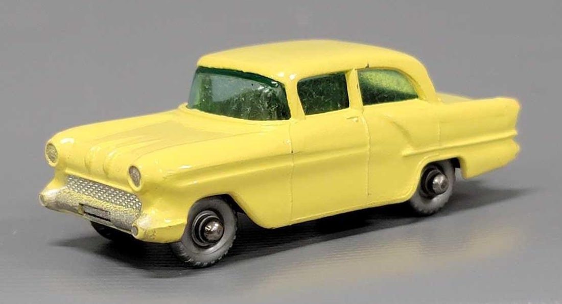 Matchbox 45 Vauxhall Victor: Matchbox 45 Vauxhall Victor with silver plastic wheels in very good condition, as seen in the photos.