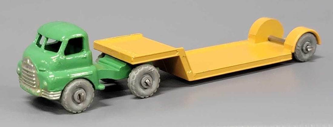 Matchbox 27 Bedford Low Loader (1 of 5)