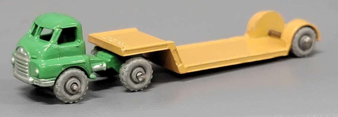 Matchbox 27 Bedford Low Loader (1 of 7)