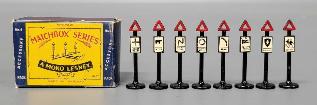 Awesome Matchbox Moko Lesney 4 Accessory Pack in original box (1 of 9)