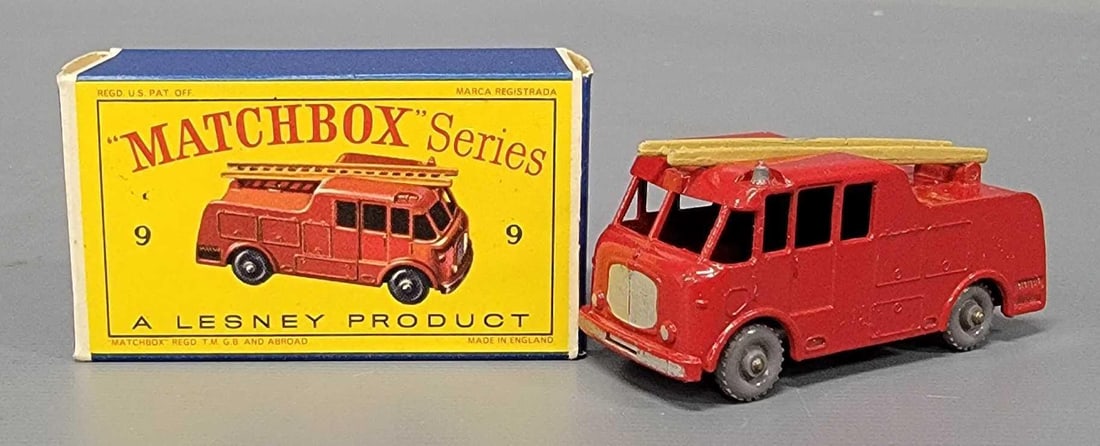Matchbox 9 Merryweather Fire Engine in original box (1 of 11)