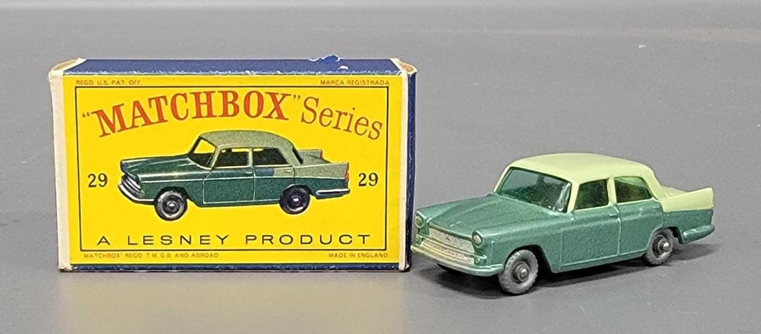 Matchbox 29 Austin A55 Cambridge in original box (1 of 11)