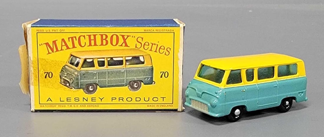 Matchbox 70 Thames Estate Car in original box: Matchbox 70 Thames Estate Car with black plastic wheels, in very good condition in a fair D2 Serif original box as seen in the photos.