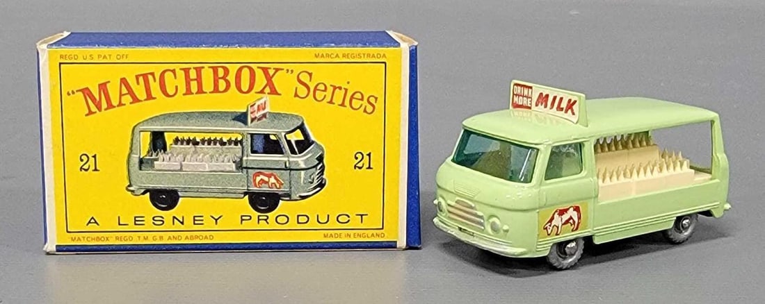 Matchbox 21 Commer Bottle Float Milk truck in original box (1 of 11)