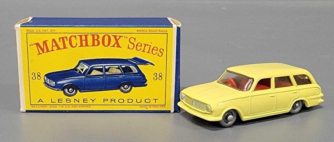 Matchbox 38 Vauxhall Victor Estate Car in original box: Matchbox 38 Vauxhall Victor Estate Car with silver plastic wheels, in near mint condition in an excellent D2 original box as seen in the photos.
