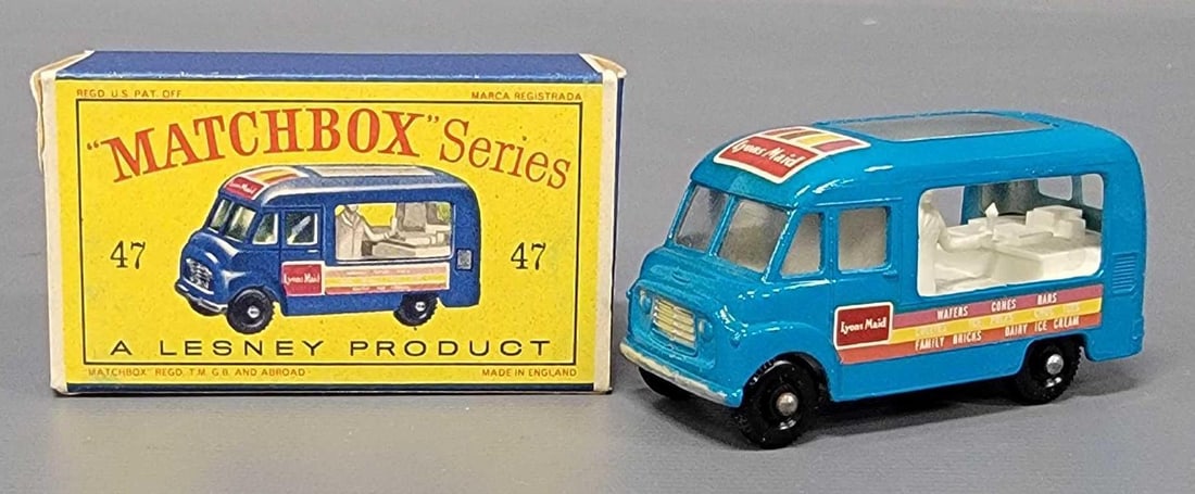 Matchbox 47 Lyons Maid Ice-Cream Mobile Shop in original box (1 of 11)