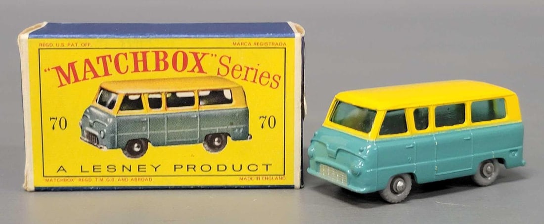 Matchbox 70 Thames Estate Car in original box: Matchbox 70 Thames Estate Car with gray plastic wheels, in excellent condition in an excellent D2 original box as seen in the photos.