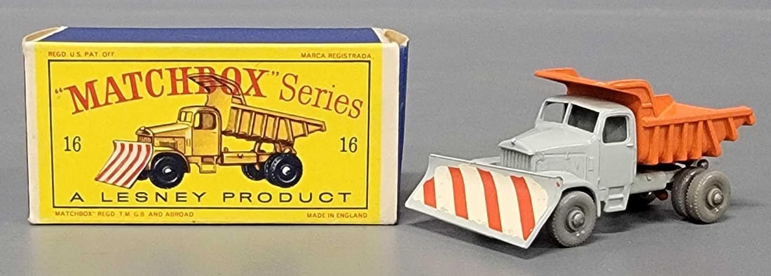 Matchbox 16 Scammell Mountaineer Snowplow in original box: Matchbox 16 Scammell Mountaineer Snowplow with gray plastic wheels in near mint condition in an excellent D2 original box as seen in the photos.