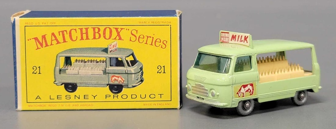Matchbox 21 Commer Bottle Float Milk truck in original box (1 of 11)