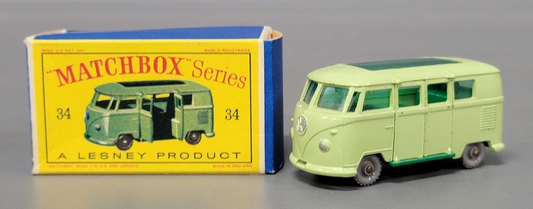 Matchbox 34 Volkswagen Camping Car in original box: Matchbox 34 Green Volkswagen Camping Car with black plastic wheels, in excellent condition in a very good D2 original box as seen in the photos.