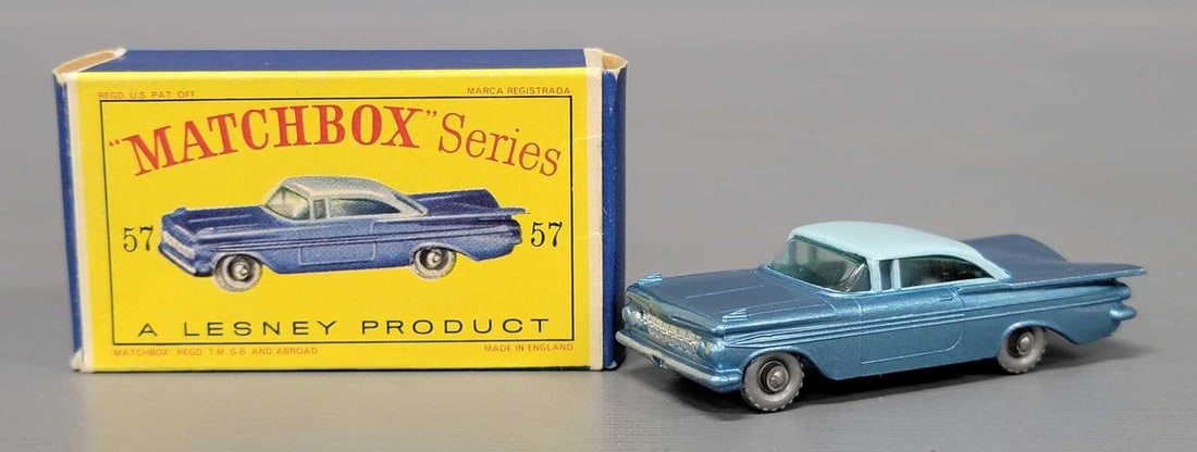 Beautiful Matchbox 57 Chevrolet Impala in original box: Beautiful Matchbox 57 Chevrolet Impala with silver plastic wheels, with dark blue base, in near mint condition in an excellent D2 original box as seen in the photos.