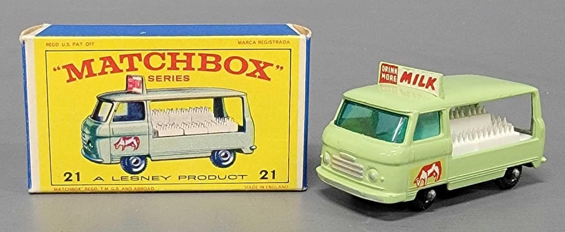 Matchbox 21 Commer Bottle Float Milk truck in original box (1 of 11)
