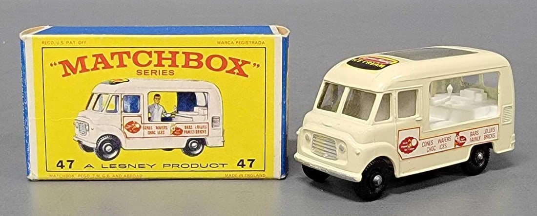 Matchbox 47 Lyons Maid Ice Cream Shop in original box: Matchbox 47 White Lyons Maid Ice Cream Shop with black plastic wheels, in near mint condition in an excellent E4 original box as seen in the photos.