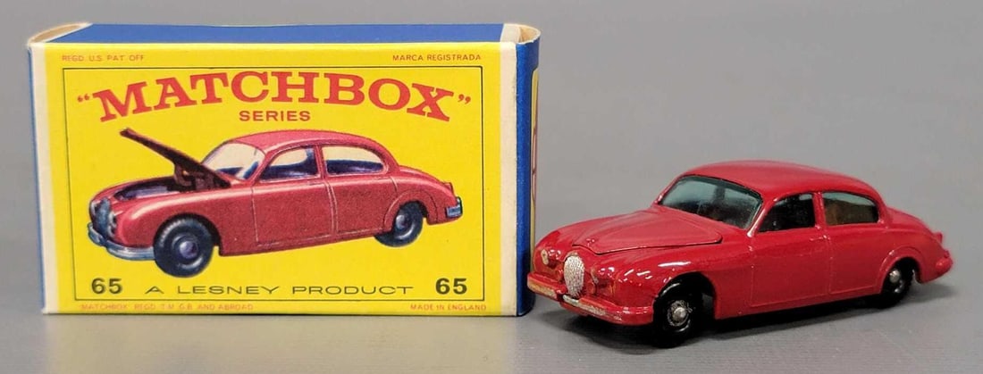 Matchbox 65 Jaguar 3-8 Sedan in original box (1 of 11)