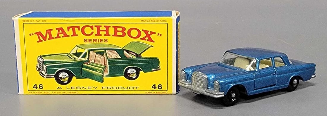 Matchbox 46 New Model Mercedes 300 SE Coupe in original box (1 of 11)