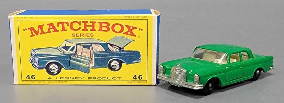 Matchbox 46 New Model Mercedes 300 SE Coupe in original box (1 of 11)