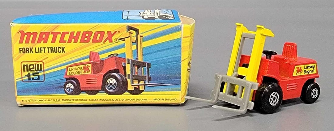 Superb Matchbox Superfast 15 Fork Lift Truck in original box (1 of 11)