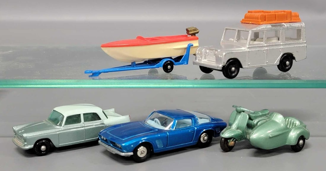Five Matchbox vehicles with rare silver Land Rover (1 of 7)