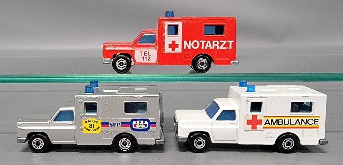Three Matchbox Superfast 41 Ambulance trucks (1 of 6)