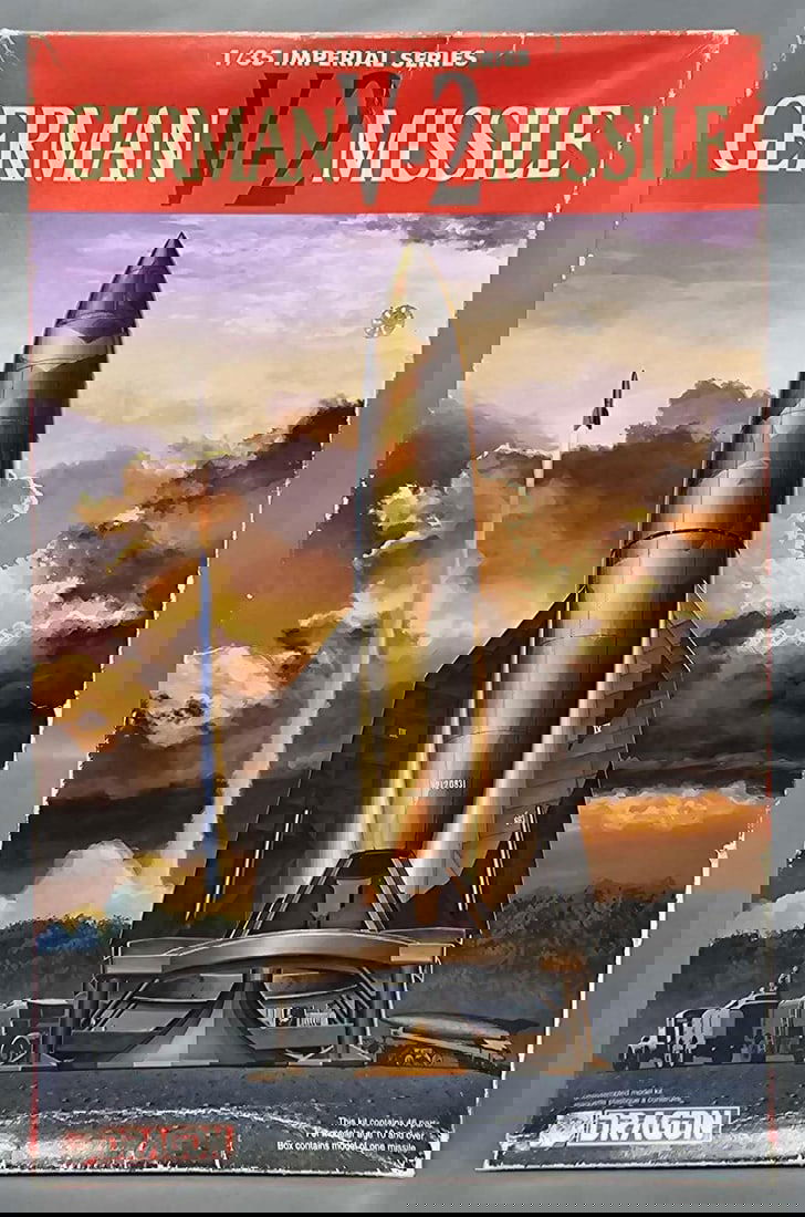 Dragon 1/35 German V-2 Missile with Azimut Firing Table and Trailer kit in original box kit 9002 (1 of 4)