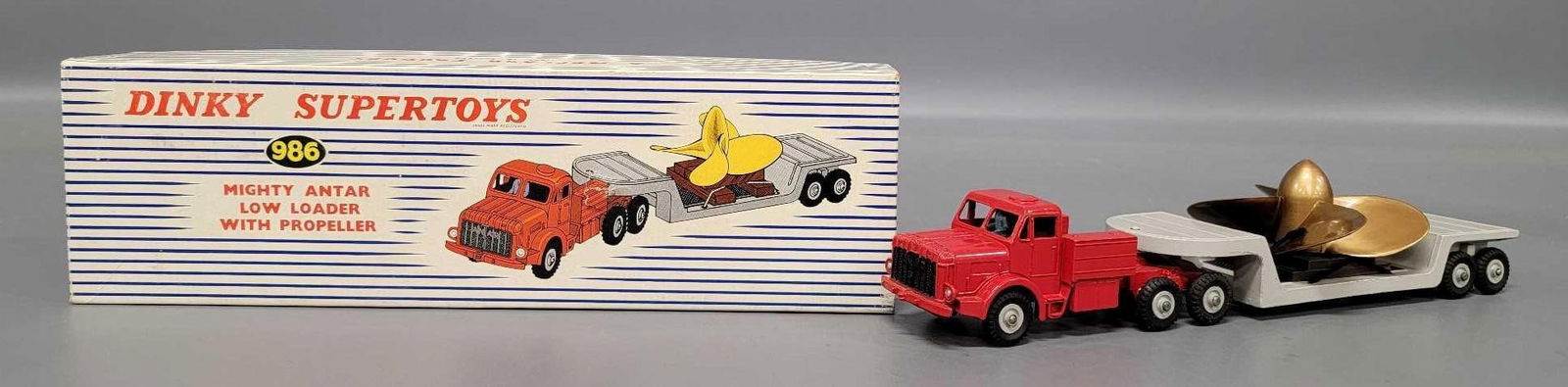 Dinky Supertoys No 986 Mighty Antar Low Loader with Propeller in original box (1 of 12)