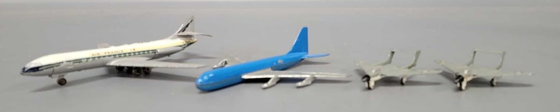 Group of Dinky Supertoys, Dinky Toys and Tootsie Toy Aircraft (1 of 7)