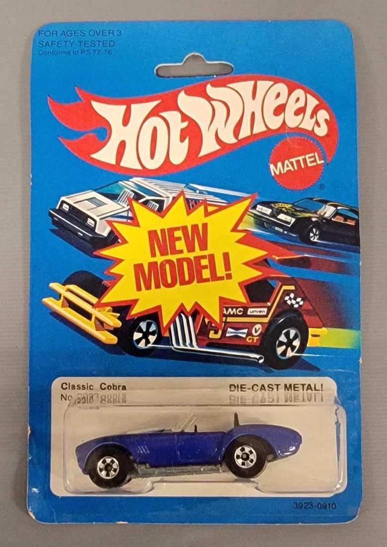 Hot Wheels Classic Cobra in blister pack: Hot Wheels New Model Classic Cobra No 3923 with silver wheels in near mint to mint condition in very good blister pack as seen in the photos.