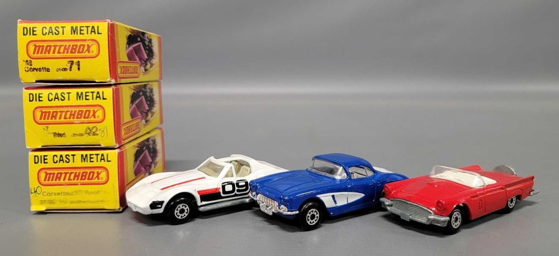Three Matchbox cars No 40 Corvette, No 71 Corvette and No 42 Thunderbird in original boxes: Three Matchbox cars No 40 Corvette, No 71 Corvette and No 42 Thunderbird. Consists of No 40 White Corvette T-top with 5 crown wheels, No 71 Blue 1962 Corvette Convertible with 5 crown wheels and a No